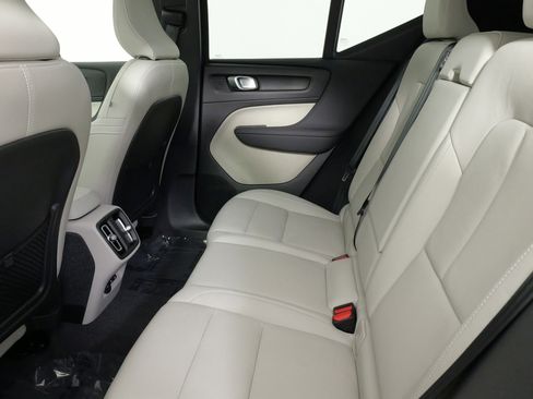 Used 2024 Volvo XC40 B5 Plus w/ Climate Package image 37