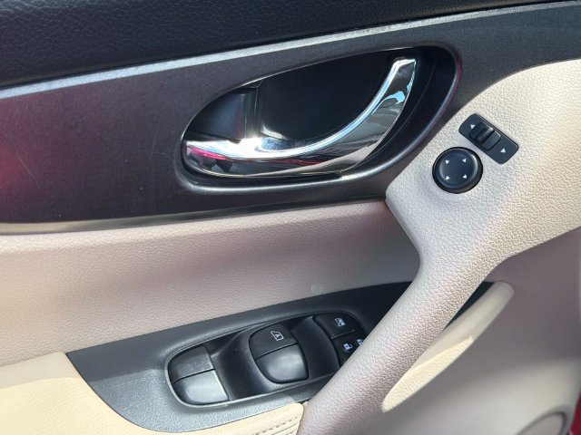 Used 2016 Nissan Rogue S w/ Appearance Package FWD image 15