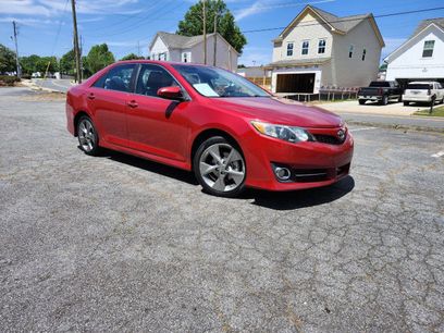 Used 2014 Toyota Camry SE w/ Moonroof Package