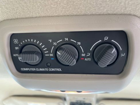 Used 2002 Chevrolet Suburban LT image 25