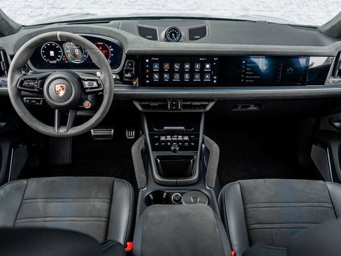 Used 2024 Porsche Cayenne Turbo GT image 4