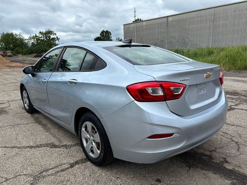 Used 2018 Chevrolet Cruze LS FWD image 4