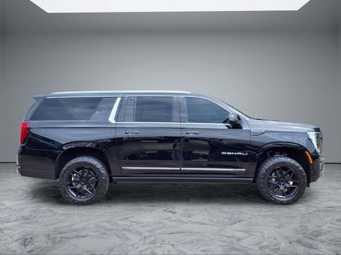 Used 2025 GMC Yukon XL Denali Ultimate AWD/4WD image 9
