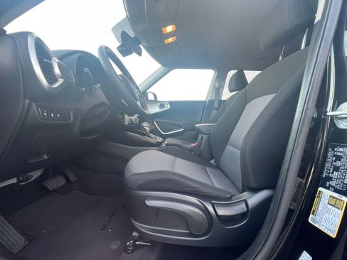 Used 2025 Kia Soul LX w/ LX Technology Package image 22