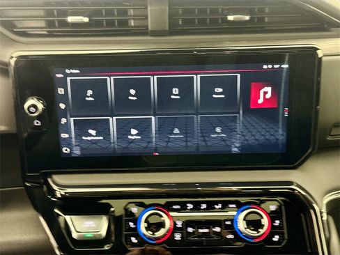 Used 2024 GMC Sierra 1500 AT4X image 13