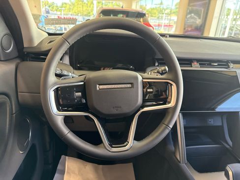 Used 2025 Land Rover Discovery Sport S image 8