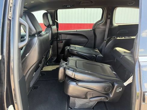 Used 2025 Chrysler Pacifica Select FWD image 41