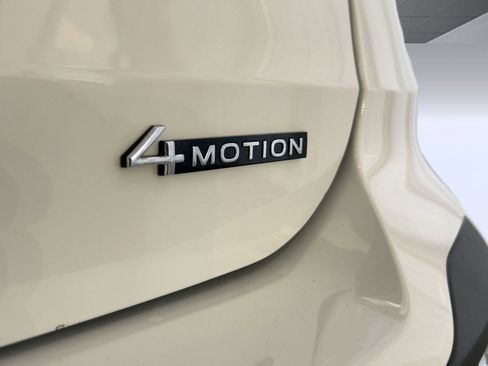 New 2026 Volkswagen Taos SE image 32