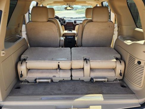 Used 2012 Cadillac Escalade Luxury image 38