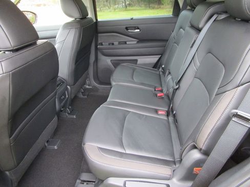 Used 2024 Nissan Pathfinder SL image 18