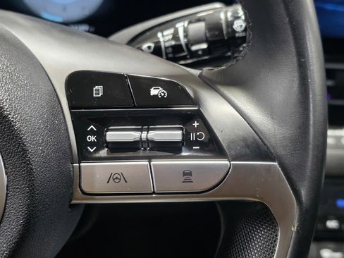 Certified 2024 Hyundai Elantra Limited FWD image 31