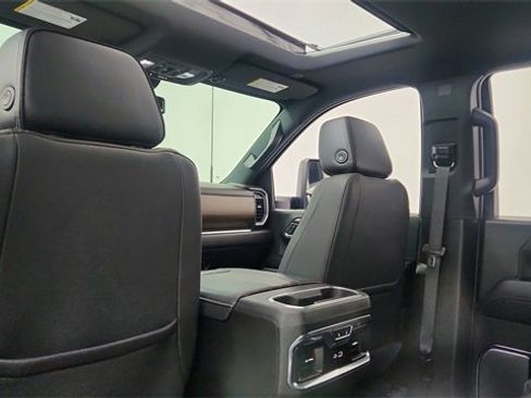 Used 2024 Chevrolet Silverado 3500 High Country image 32