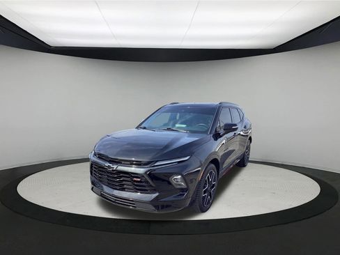 Used 2023 Chevrolet Blazer RS w/ Enhanced Convenience Package image 4
