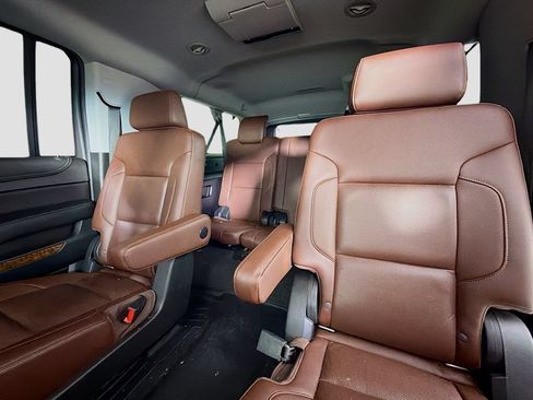 Used 2019 Chevrolet Suburban Premier w/ Premier Plus Edition AWD/4WD image 27