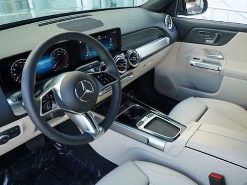 Used 2026 Mercedes-Benz GLB 250 image 2
