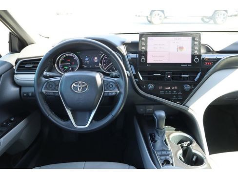 Used 2022 Toyota Camry XLE image 18