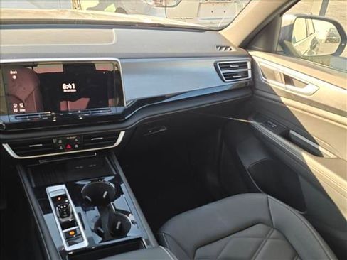 Used 2025 Volkswagen Atlas Cross Sport SE AWD/4WD image 21