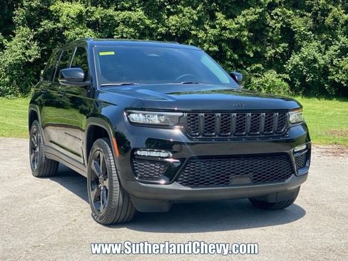 Used 2023 Jeep Grand Cherokee Limited w/ Black Appearance Package AWD/4WD image 9