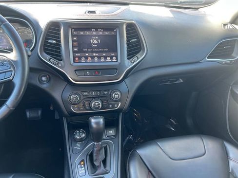Used 2019 Jeep Cherokee Trailhawk AWD/4WD image 15