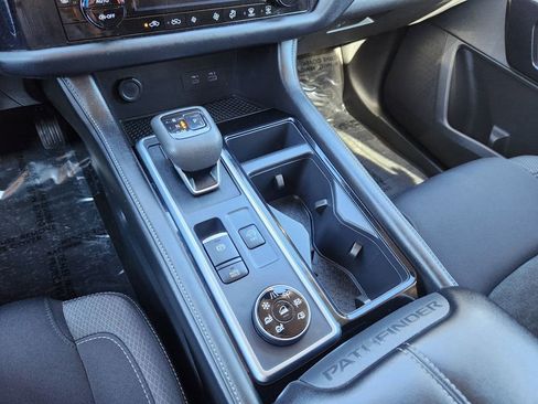 Used 2025 Nissan Pathfinder SV image 26