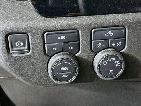 Used 2025 Chevrolet Silverado 1500 LT AWD/4WD image 10