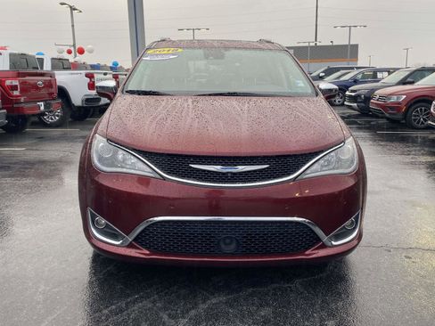 Used 2018 Chrysler Pacifica Limited w/ Tire & Wheel Group image 2