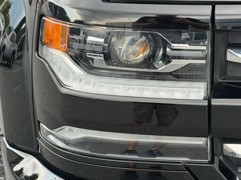 Used 2018 Chevrolet Silverado 1500 LTZ Z71 w/ Redline Edition AWD/4WD image 17