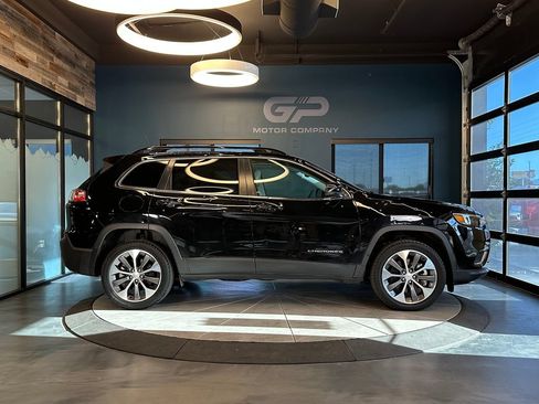 Used 2022 Jeep Cherokee Limited w/ Elite Package AWD/4WD image 2
