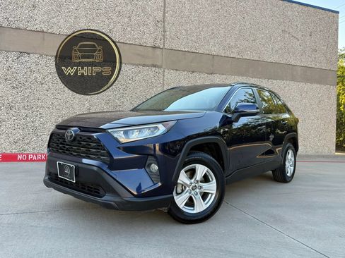 Used 2019 Toyota RAV4 XLE w/ Convenience Package FWD image 1