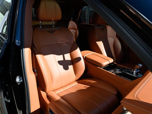 Used 2019 Bentley Bentayga AWD/4WD image 54