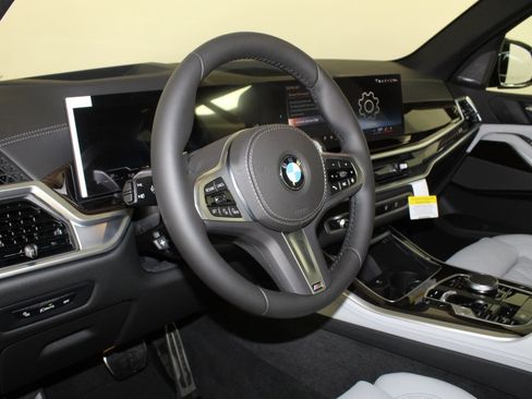 New 2026 BMW X5 xDrive40i w/ M Sport Package image 4