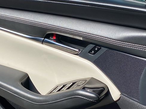 Used 2021 MAZDA MAZDA3 s image 19