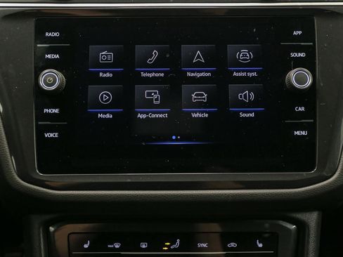 Certified 2023 Volkswagen Tiguan SE R-Line FWD image 30