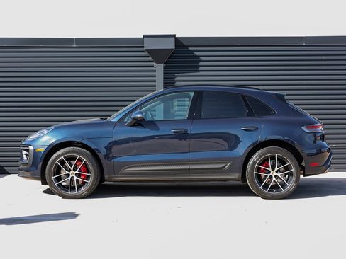Certified 2022 Porsche Macan S image 2