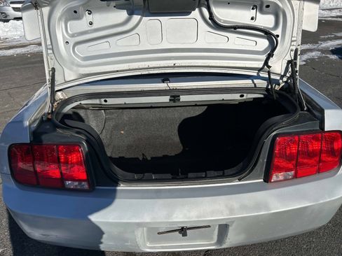 Used 2007 Ford Mustang Premium image 12