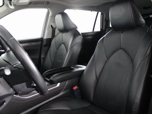 Used 2023 Toyota Highlander Limited image 16