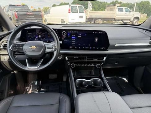 Used 2025 Chevrolet Traverse LT AWD/4WD image 17