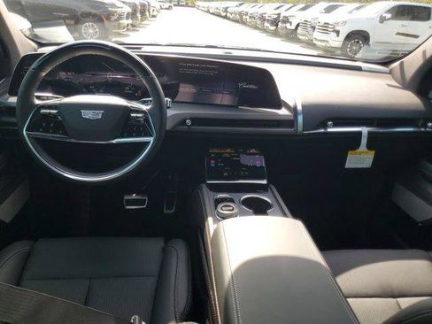 New 2027 Cadillac Vistiq Luxury AWD/4WD image 6