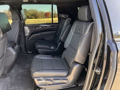 Certified 2023 Cadillac Escalade ESV Sport Platinum image 29