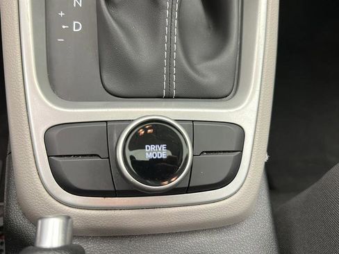 Used 2025 Hyundai Venue SEL FWD image 22