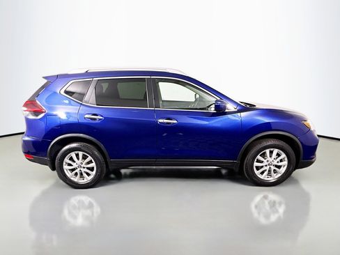 Used 2018 Nissan Rogue SV image 11