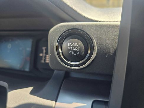 Used 2025 Toyota Tacoma SR5 AWD/4WD image 28