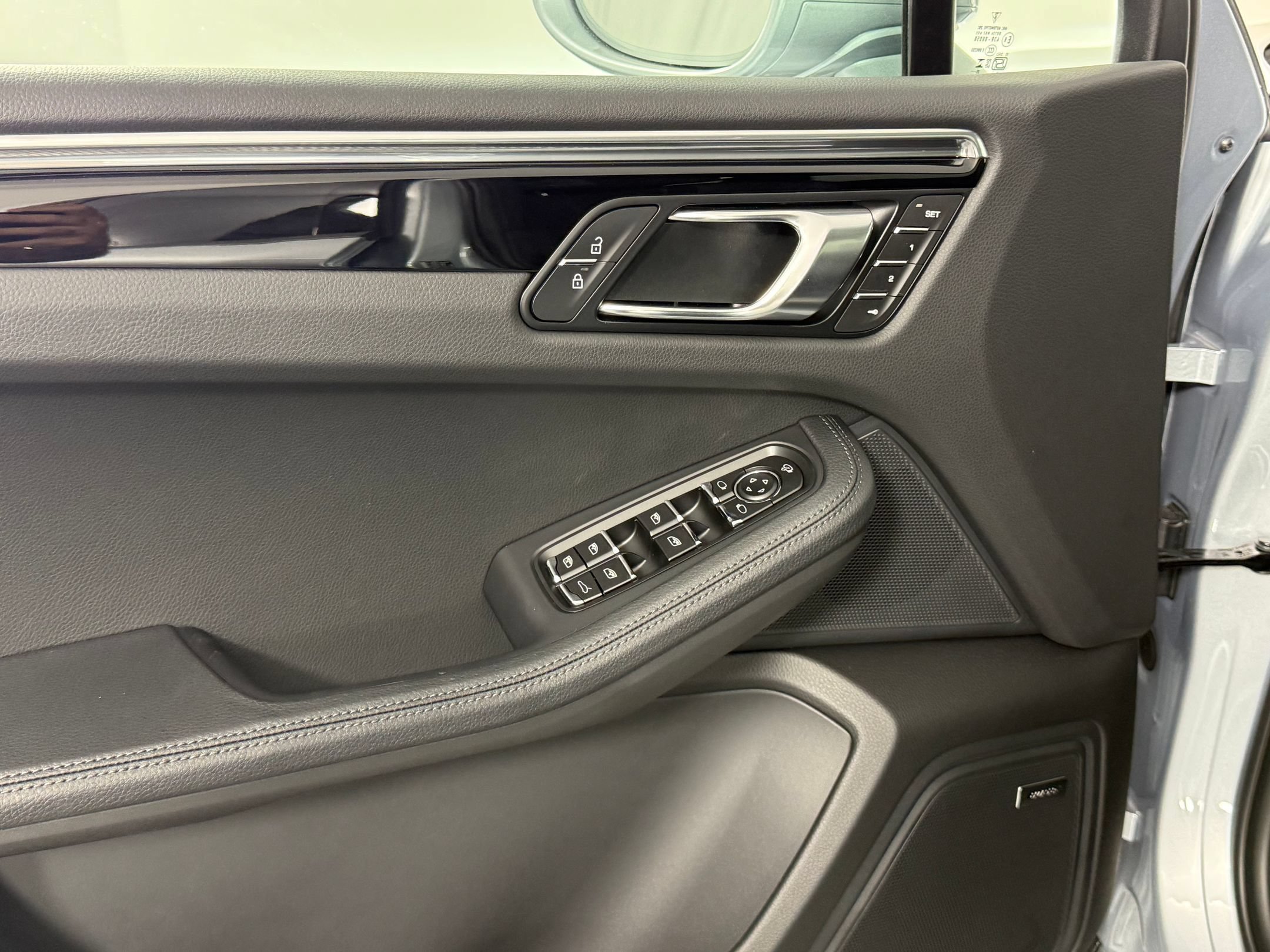 Certified 2026 Porsche Macan AWD/4WD image 27