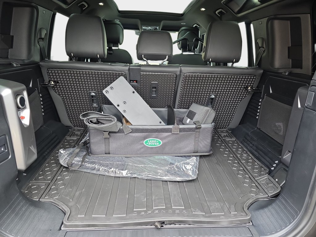 New 2026 Land Rover Defender 110 X-Dynamic SE AWD/4WD image 10