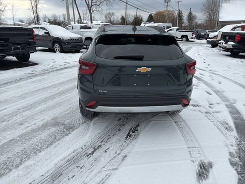New 2026 Chevrolet Trax LT w/ Sunroof Package image 7