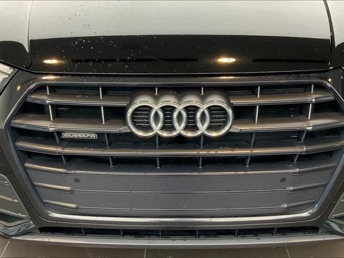 Used 2020 Audi Q5 2.0T Premium w/ Titanium Sport Package AWD/4WD image 32