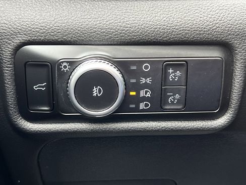 Used 2023 Ford Explorer XLT w/ Equipment Group 202A image 35