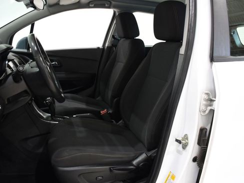 Used 2020 Chevrolet Trax LS FWD image 21