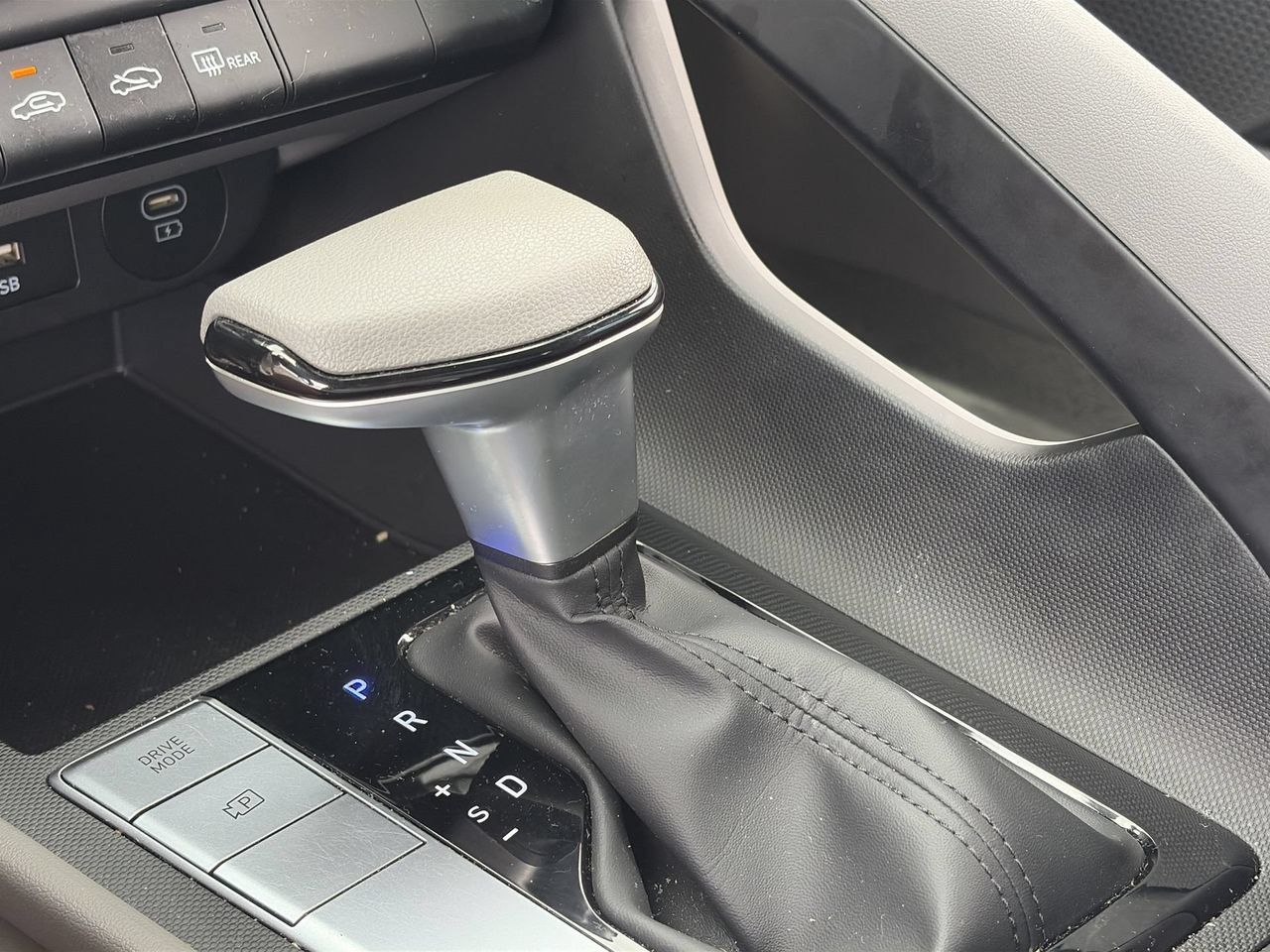 Certified 2024 Hyundai Elantra SE FWD image 28