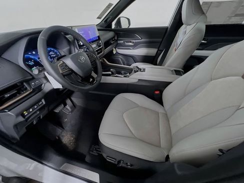 New 2026 Toyota Grand Highlander Hybrid MAX Platinum image 12